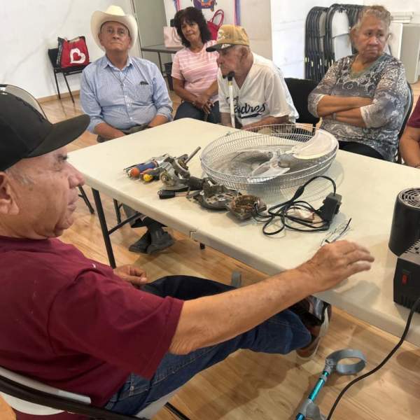Gobierno de Sonora promueve talleres de reparación de electrodomésticos para personas adultas mayores